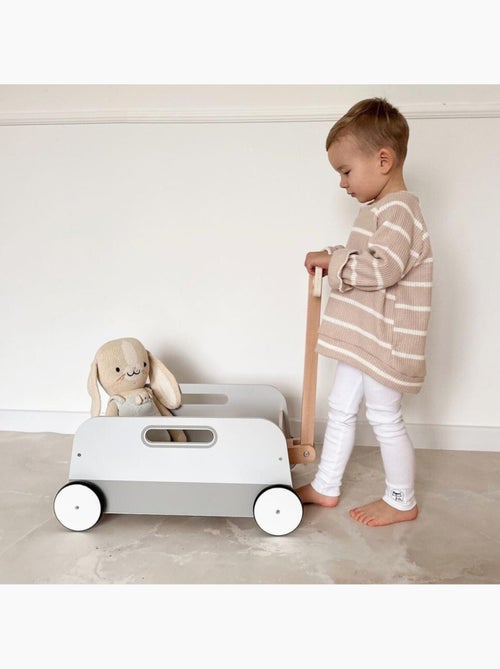 Carrito de juguetes de madera infantil con ruedas - Remolque para tirar y jugar - Kiabi Carrito de juguetes de madera infantil con ruedas - Remolque para tirar y jugar - Kiabi