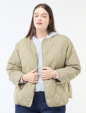 Cazadora acolchada con capucha y pechera interior de felpa extraíble