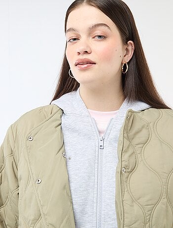 Cazadora acolchada con capucha y pechera interior de felpa extraíble