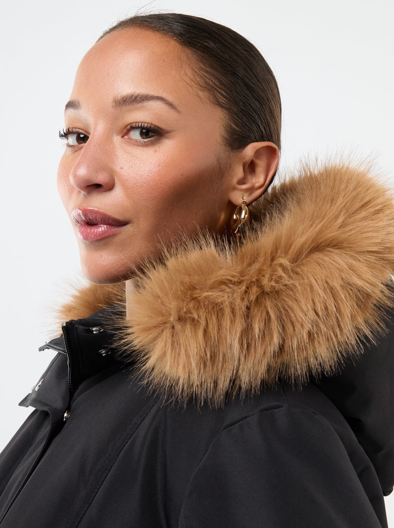 Cazadora acolchada corta con capucha y ribete de pelo sintético 'JDY' Negro - Kiabi