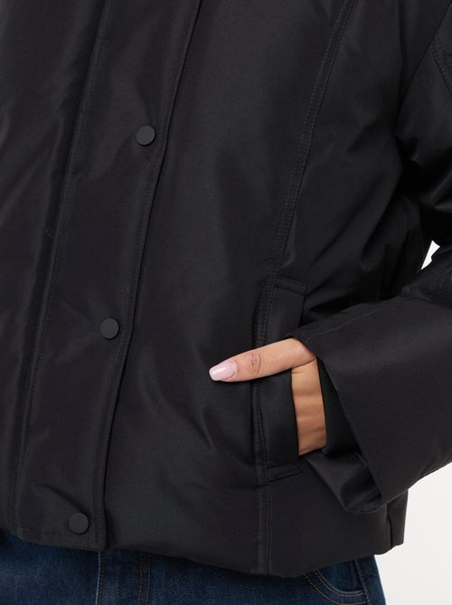 Cazadora acolchada corta con capucha y ribete de pelo sintético 'JDY' - Kiabi