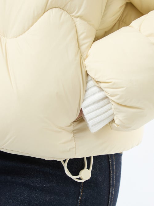 Cazadora acolchada corta con cuello alto y bolsillos forrados con polar - Kiabi