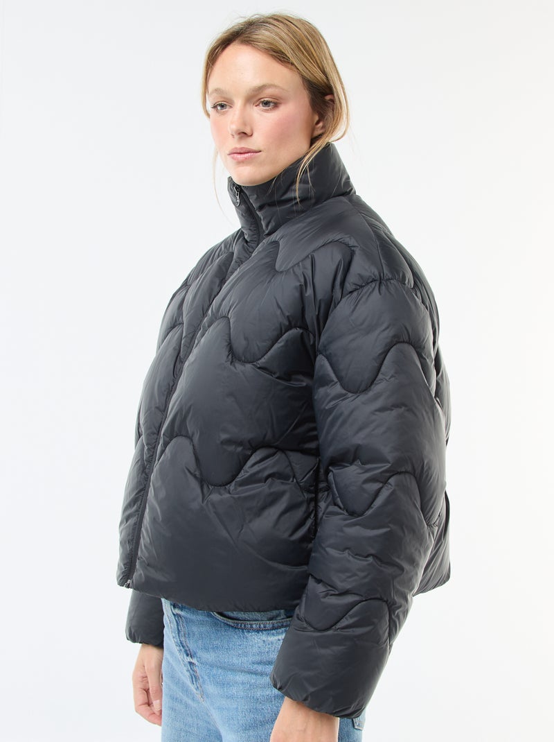 Cazadora acolchada corta con cuello alto y bolsillos forrados de polar Negro - Kiabi