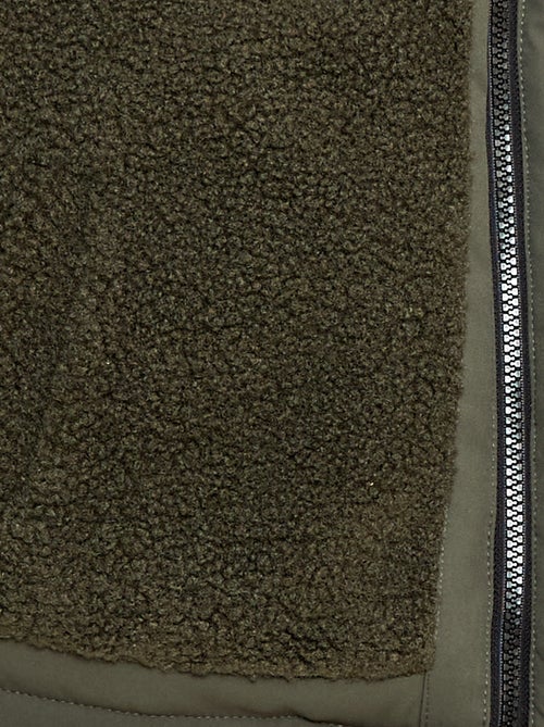 Cazadora con capucha bimateria efecto borreguito - Kiabi