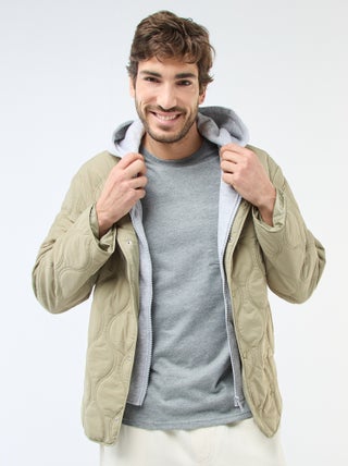 Cazadora con capucha y pechera de felpa extraíble