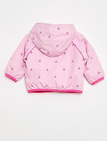 Cazadora cortavientos con capucha