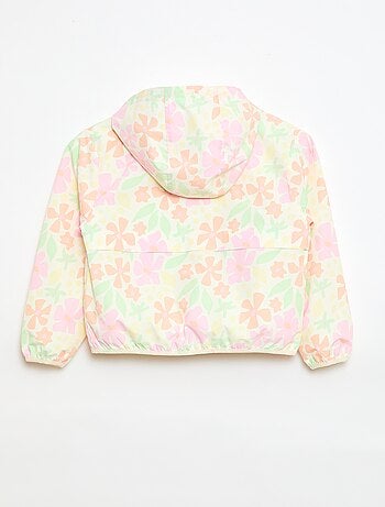 Cazadora cortavientos con capucha y estampado