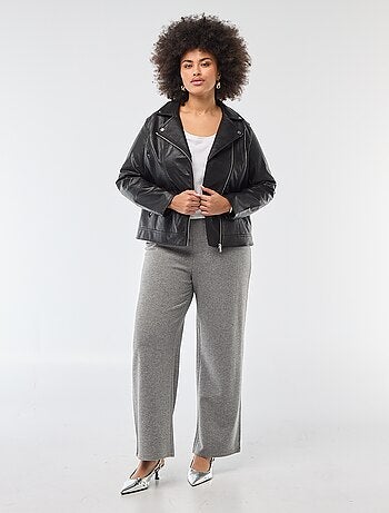 Cazadora de imitación piel con cuello con muescas