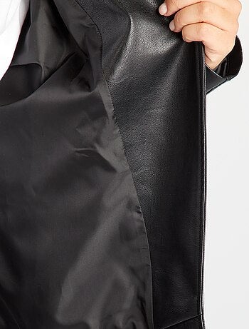 Cazadora de imitación piel con cuello con muescas