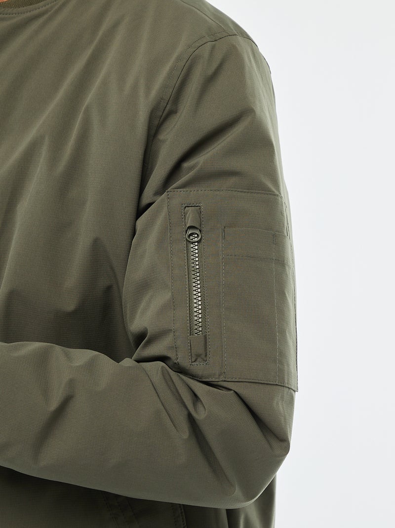 Cazadora estilo aviador con bolsillo con cremallera en la manga Kaki - Kiabi