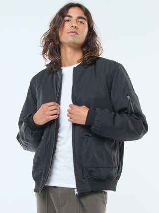 Cazadora estilo aviador con bolsillos con fuelle doble entrada