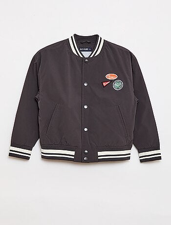 Cazadora estilo aviador con botones a presión