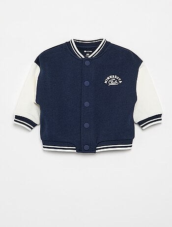 Cazadora estilo universitario americano