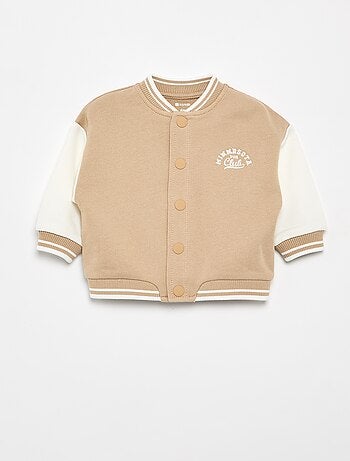 Cazadora estilo universitario americano