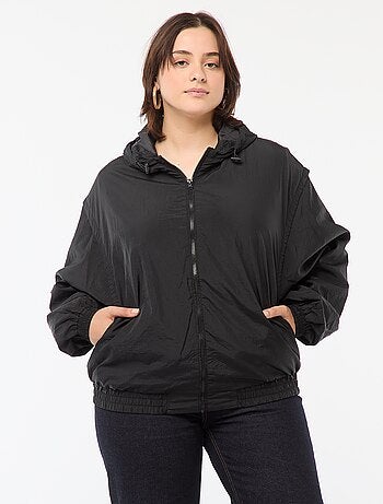 Cazadora impermeable estilo cortavientos con capucha