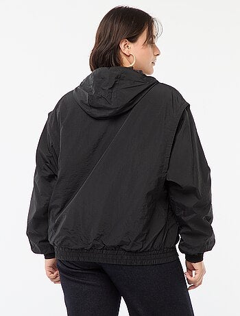 Cazadora impermeable estilo cortavientos con capucha