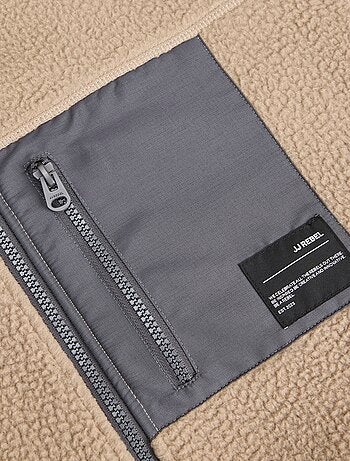 Cazadora 'JJrebel' con efecto borreguito y bolsillo contrastante