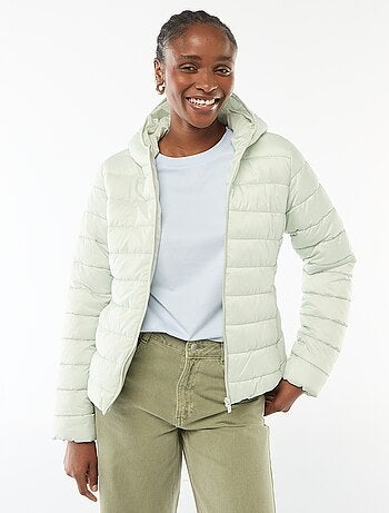 Cazadora ligera acolchada con capucha lisa