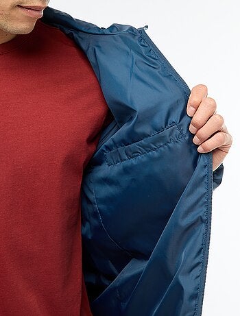 Cazadora ligera con capucha