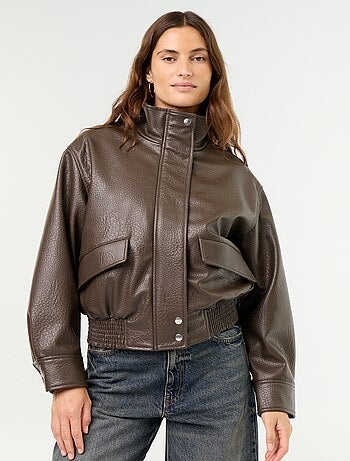 Cazadora oversize de efecto piel con cuello alto