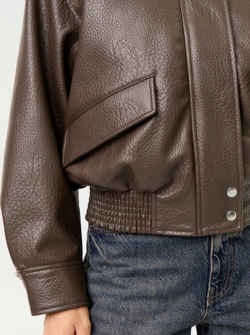 Cazadora oversize de efecto piel con cuello alto - Kiabi Cazadora oversize de efecto piel con cuello alto - Kiabi