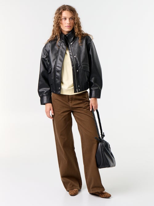 Cazadora oversize de efecto piel con cuello alto - Kiabi Cazadora oversize de efecto piel con cuello alto - Kiabi