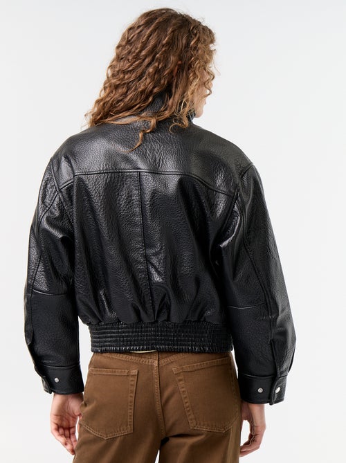 Cazadora oversize de efecto piel con cuello alto - Kiabi Cazadora oversize de efecto piel con cuello alto - Kiabi