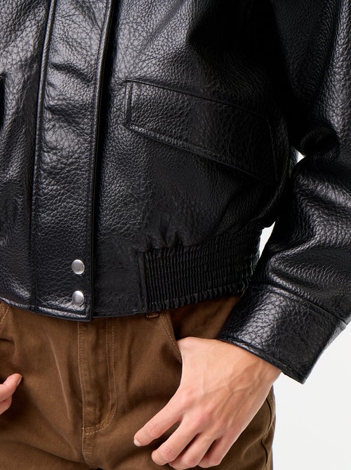Cazadora oversize de efecto piel con cuello alto - Kiabi Cazadora oversize de efecto piel con cuello alto - Kiabi