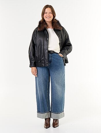 Cazadora oversize de polipiel con cuello de pelo sintético desmontable