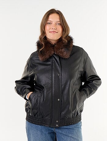 Cazadora oversize de polipiel con cuello de pelo sintético desmontable