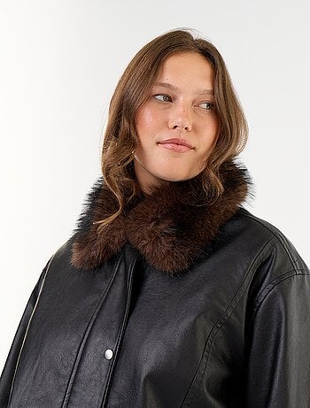 Cazadora oversize de polipiel con cuello de pelo sintético desmontable