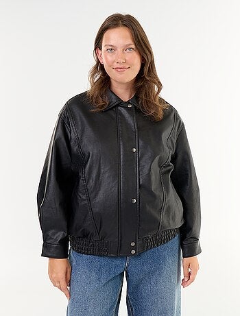 Cazadora oversize de polipiel con cuello de pelo sintético desmontable