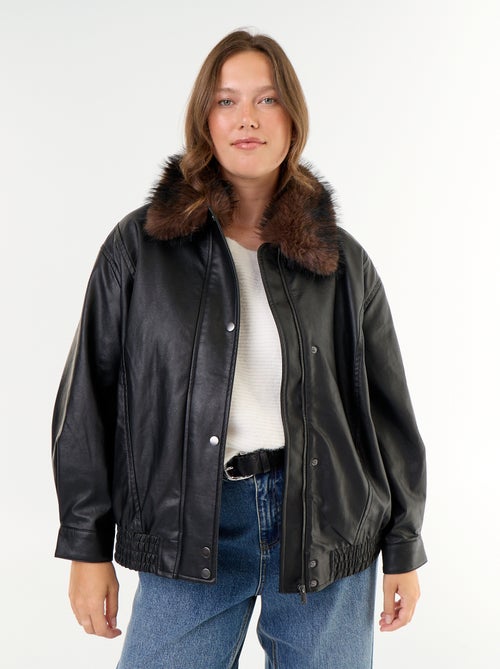 Cazadora oversize de polipiel con cuello de pelo sintético desmontable - Kiabi Cazadora oversize de polipiel con cuello de pelo sintético desmontable - Kiabi