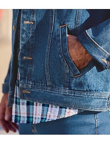 Cazadora vaquera auténtica de denim con bolsillos de ribete y botones de remache
