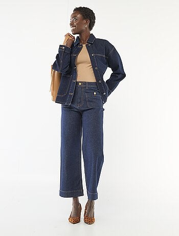 Cazadora vaquera con bolsillos de parche