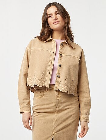 Cazadora vaquera con bordados