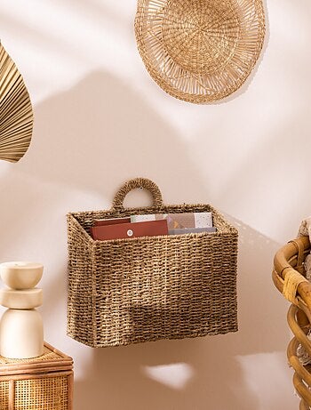 Cesta colgante de mimbre