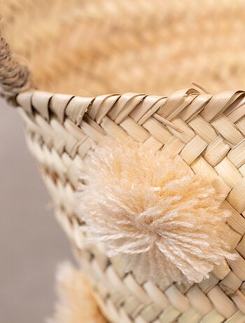 Cesta de almacenaje con borlas