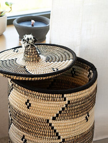 Cesto para la ropa con motivos étnicos en fibras de palma