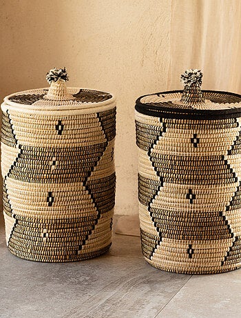 Cesto para la ropa con motivos étnicos en fibras naturales