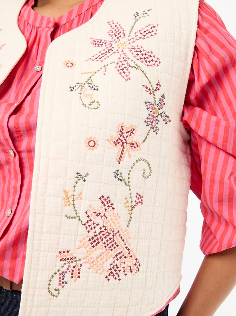 Chaleco acolchado con bordados Beige - Kiabi