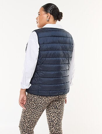 Anorak sin mangas con automáticos