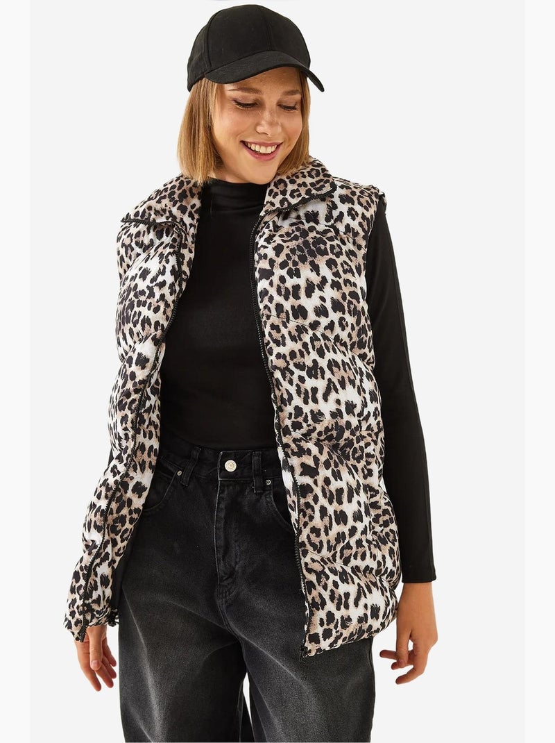 Chaleco acolchado con cuello alto y estampado de leopardo lucci Beige natural - Kiabi
