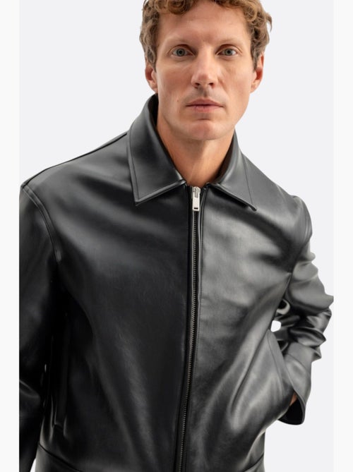 Chaleco con cuello de camisa y cremallera giesto - Kiabi Chaleco con cuello de camisa y cremallera giesto - Kiabi