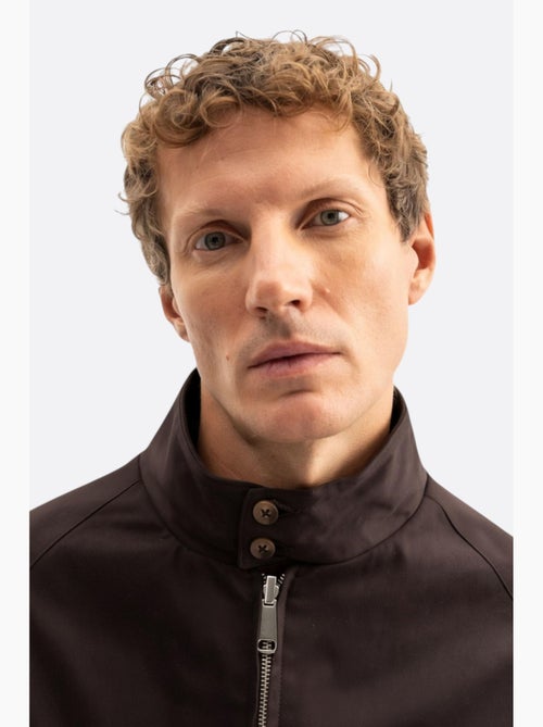 Chaleco con cuello de chaqueta y cremallera giesto - Kiabi Chaleco con cuello de chaqueta y cremallera giesto - Kiabi