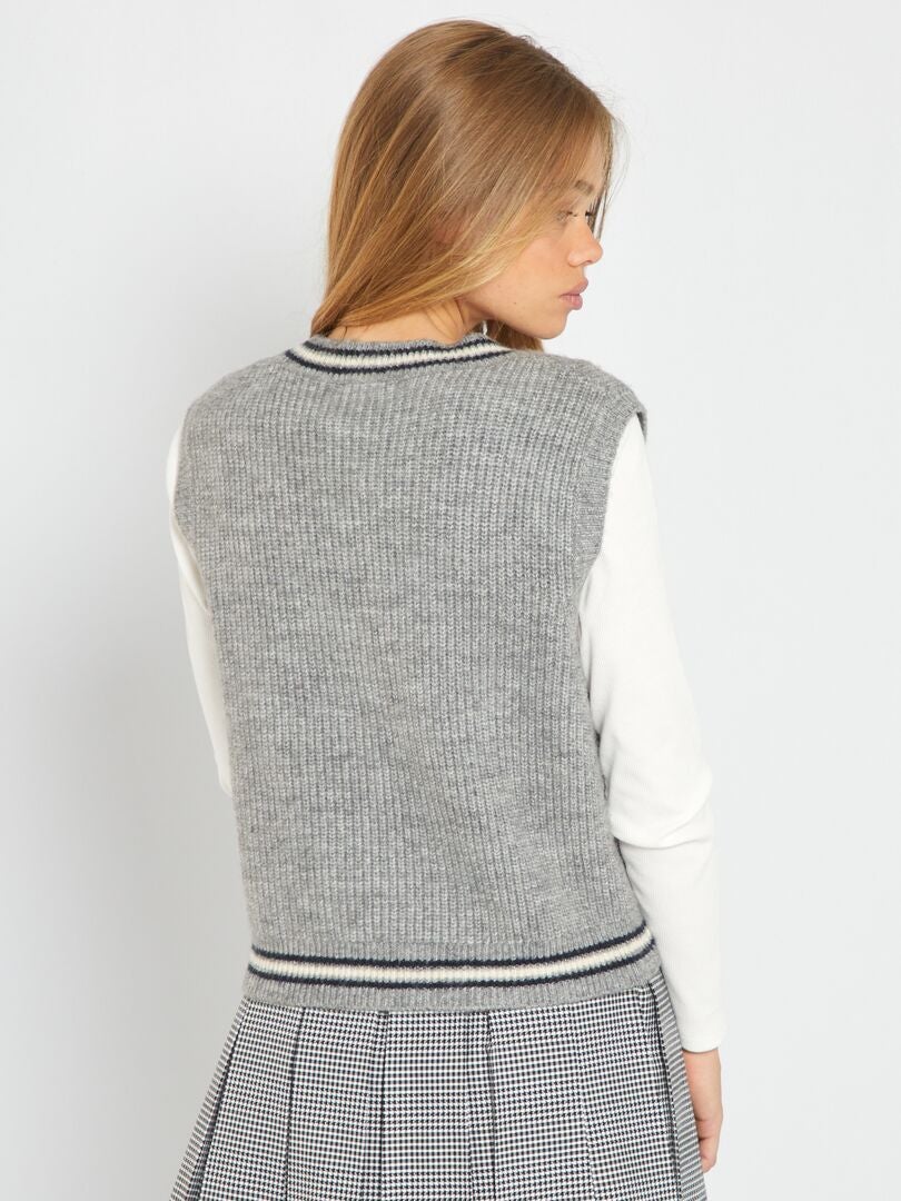 Chaleco con cuello de pico gris - Kiabi