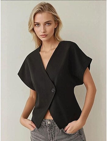 Chaleco con cuello en V y detalle de hombros ajustados
