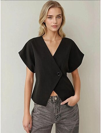 Chaleco con cuello en V y detalle de hombros ajustados