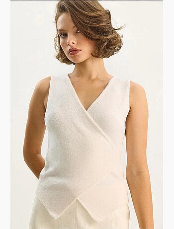 Chaleco de corte entallado con cuello en v y cierre de lazo lucci