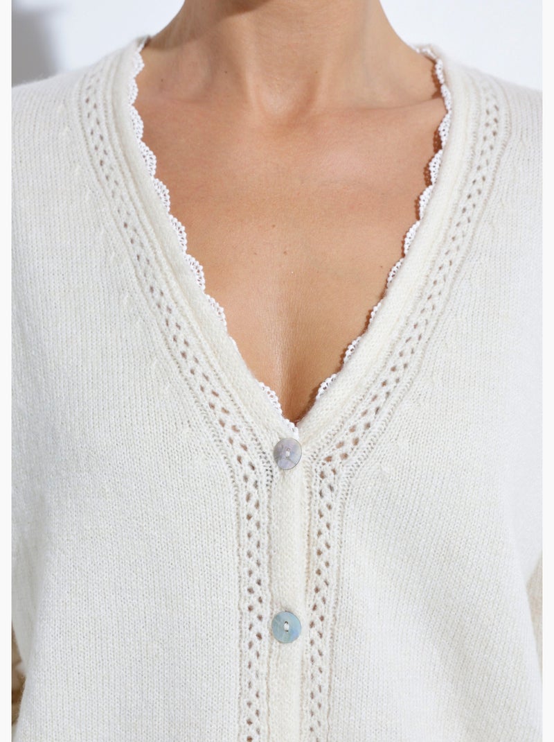 Chaleco de jersey con cuello en V, abotonado, calado y macramé - Afibel Crudo - Kiabi